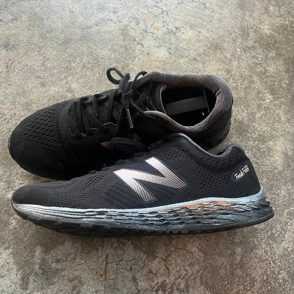 New Balance Fresh Foam Arishi v4 - Women's 8.5 - Black Silver - Picture 4 of 7